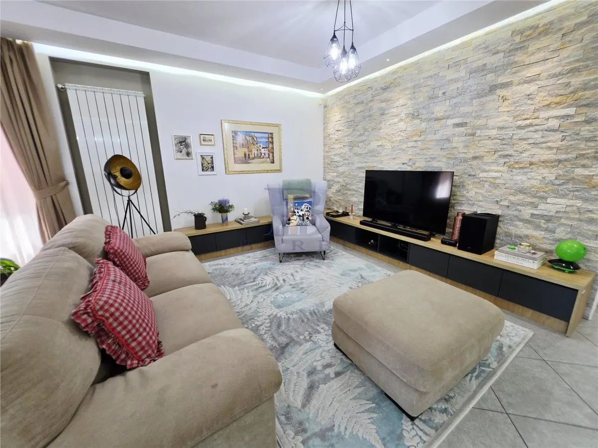 Exceptional Villa in Dumbravita – Space, Comfort and Elegance - foto 1