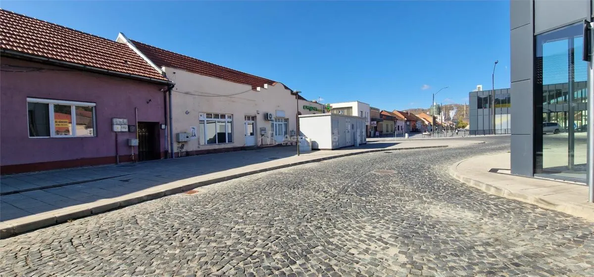 House / villa for sale 100 sqm in Resita, Muncitoresc area - foto 2