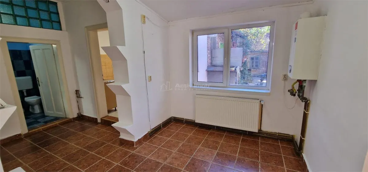 House / villa for sale 100 sqm in Resita, Muncitoresc area - foto 11