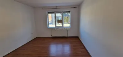 House / villa for sale 100 sqm in Resita, Muncitoresc area - foto 15