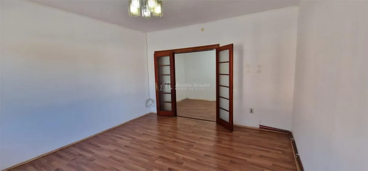 House / villa for sale 100 sqm in Resita, Muncitoresc area - foto 16