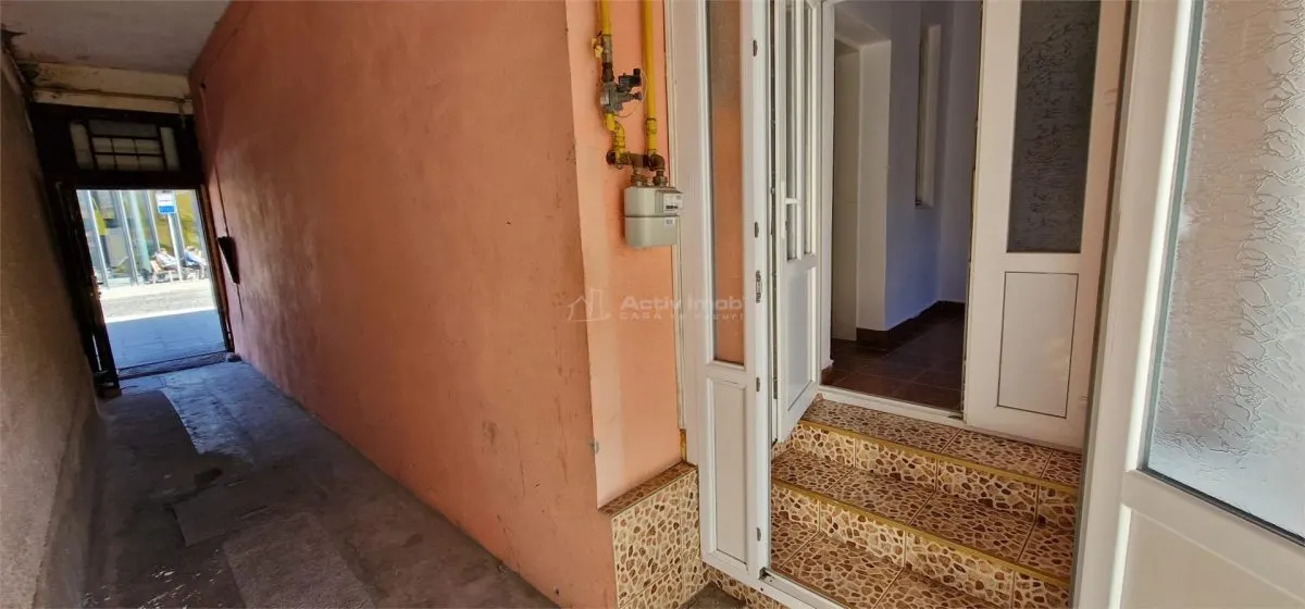 House / villa for sale 100 sqm in Resita, Muncitoresc area - foto 17