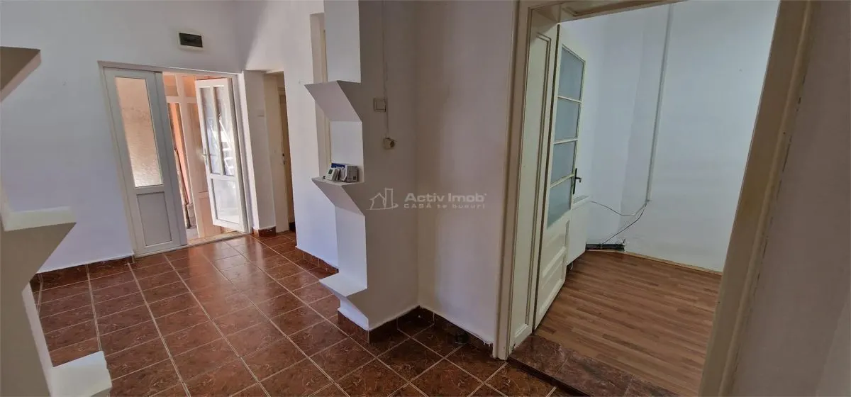 House / villa for sale 100 sqm in Resita, Muncitoresc area - foto 18