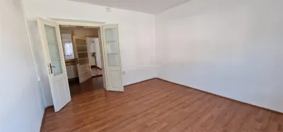 House / villa for sale 100 sqm in Resita, Muncitoresc area - foto 4