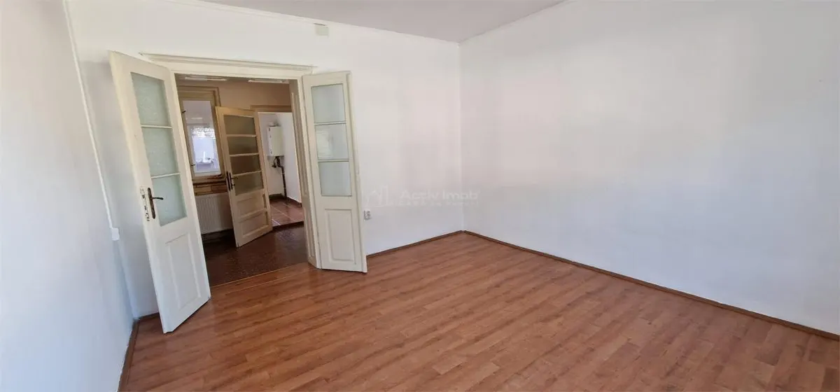 House / villa for sale 100 sqm in Resita, Muncitoresc area - foto 4