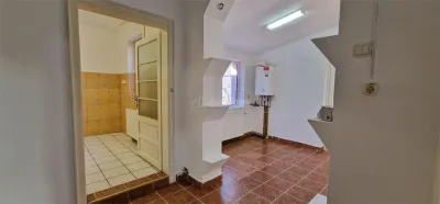 House / villa for sale 100 sqm in Resita, Muncitoresc area - foto 6
