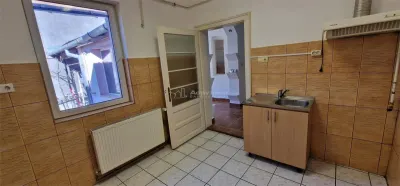 House / villa for sale 100 sqm in Resita, Muncitoresc area - foto 8