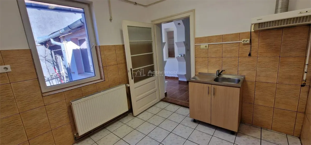 House / villa for sale 100 sqm in Resita, Muncitoresc area - foto 8
