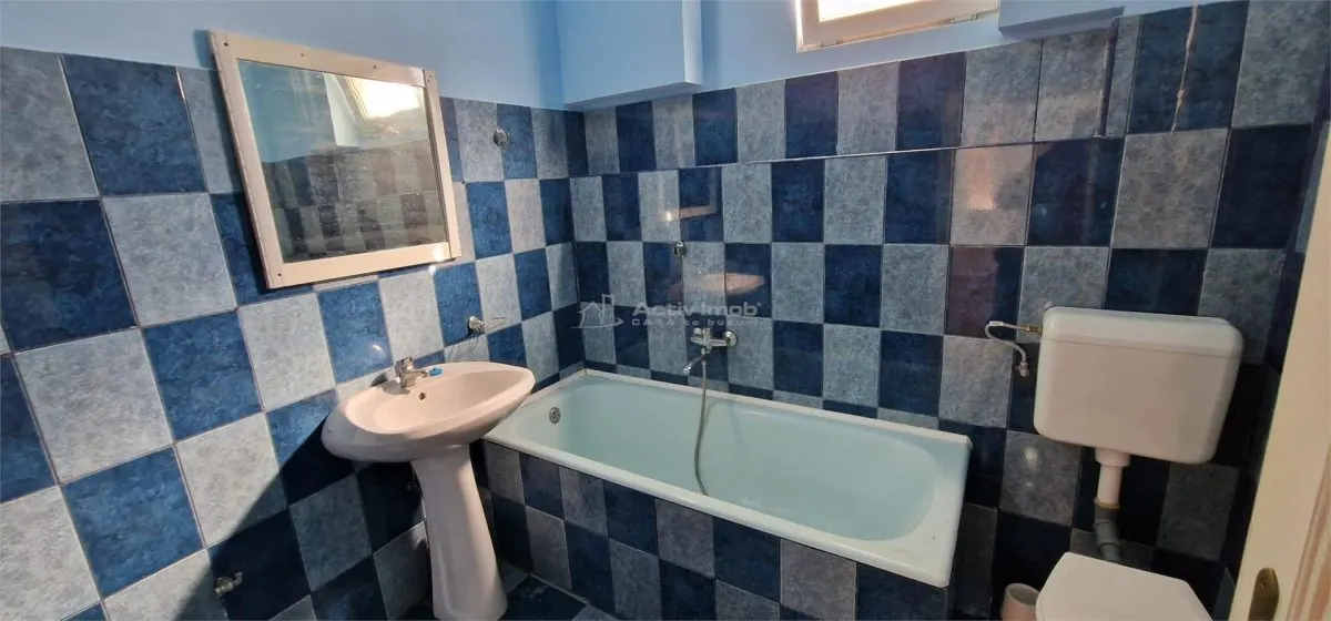 House / villa for sale 100 sqm in Resita, Muncitoresc area - foto 9