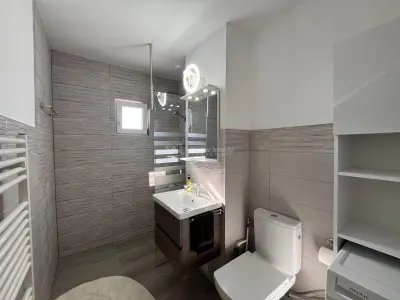 Lugoj, Cosy 2-Bedroom Apartment, Ready to Move In, 62 sqm, Riverside Location - foto 10