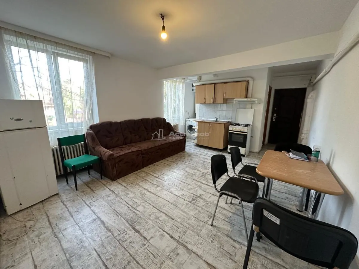 Apartment with 2 bedrooms for sale 40 sqm in Resita, Moroasa 2 area - foto 3
