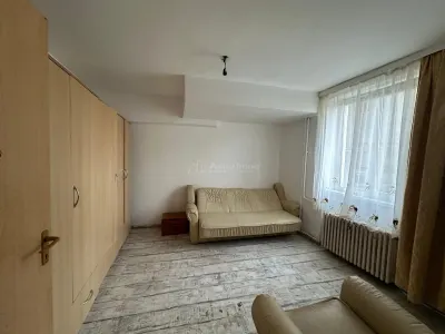 Apartment with 2 bedrooms for sale 40 sqm in Resita, Moroasa 2 area - foto 4