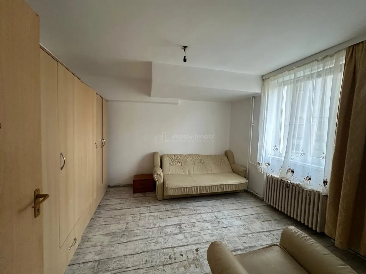 Apartment with 2 bedrooms for sale 40 sqm in Resita, Moroasa 2 area - foto 4