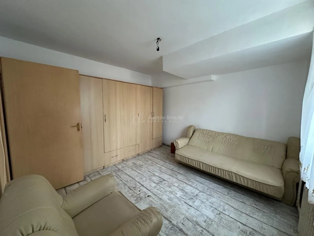 Apartment with 2 bedrooms for sale 40 sqm in Resita, Moroasa 2 area - foto 5