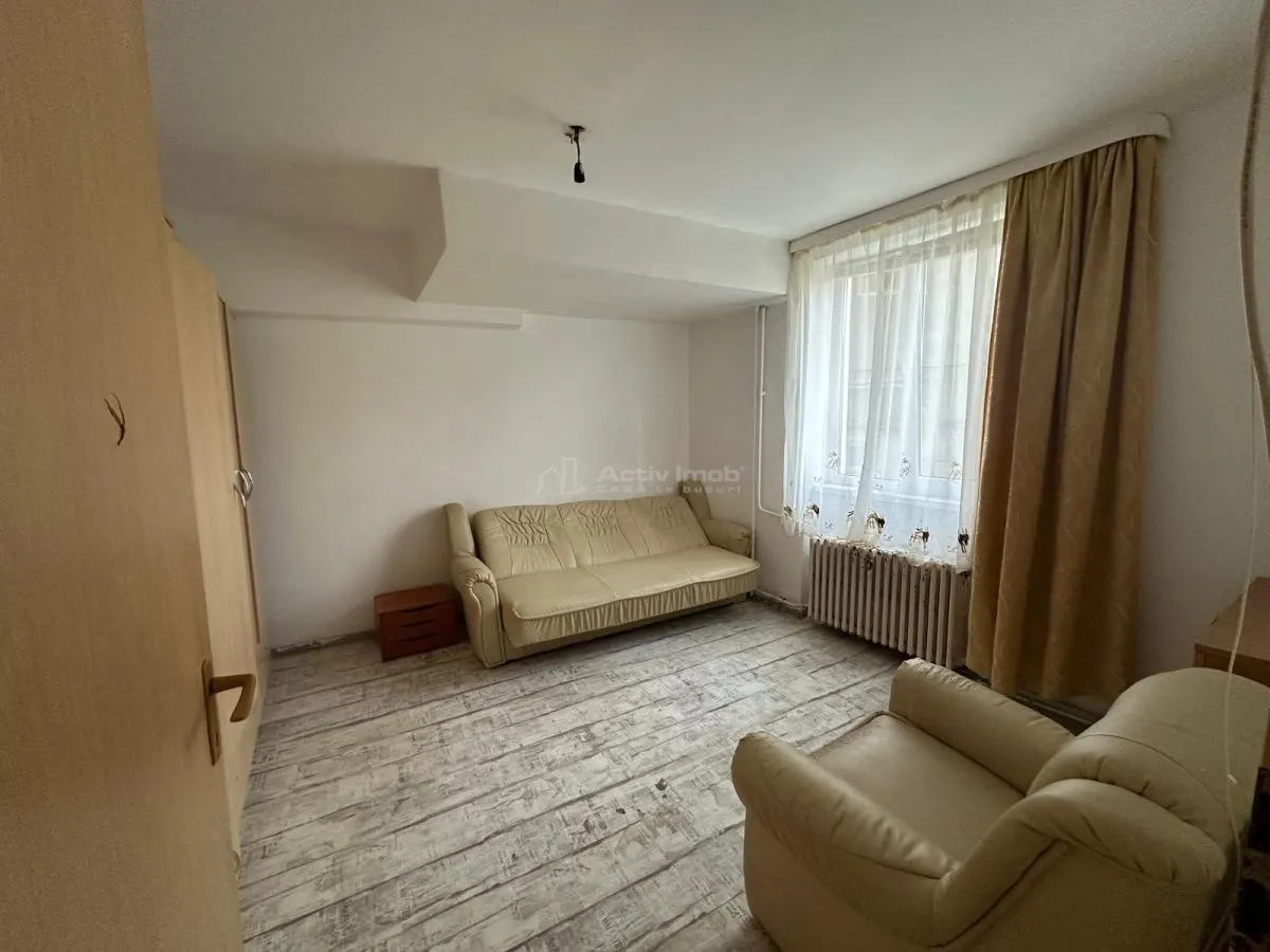 Apartment with 2 bedrooms for sale 40 sqm in Resita, Moroasa 2 area - foto 6