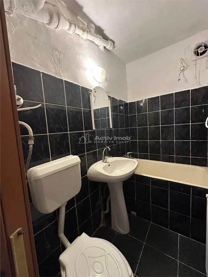 Apartment with 2 bedrooms for sale 40 sqm in Resita, Moroasa 2 area - foto 7