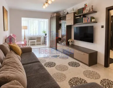 Apartamento de 3 Dormitorios Distribución Abierta, Amueblado y Equipado, Targu Cucu - Iasi