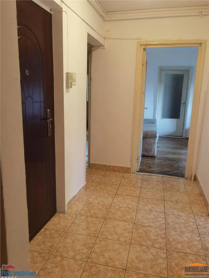 Appartement 4 Chambres à Louer, Chauffage Central Gaz, Rez-de-chaussée, Vlaicu - foto 12
