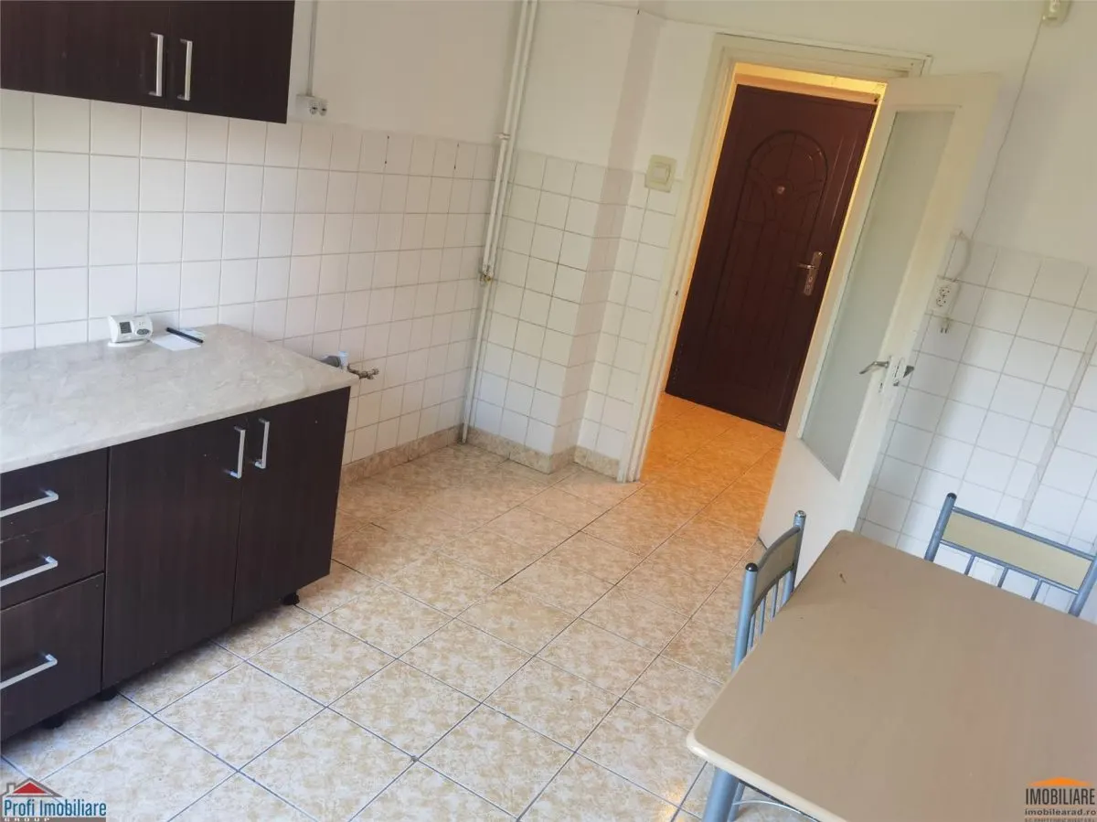 Appartement 4 Chambres à Louer, Chauffage Central Gaz, Rez-de-chaussée, Vlaicu - foto 4