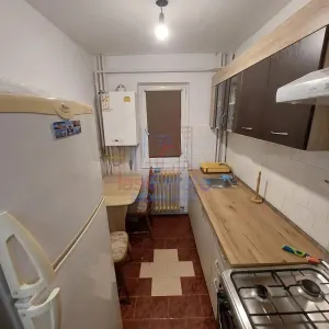 Apartament cu 2 camere decomandat, parter, zona Canta - foto 4