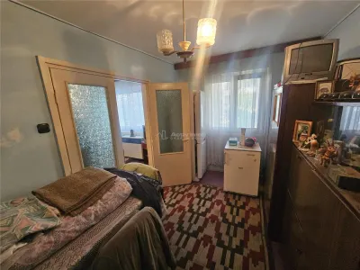 Apartment with 2 bedrooms for sale 34 sqm in Resita, Micro II area - foto 4