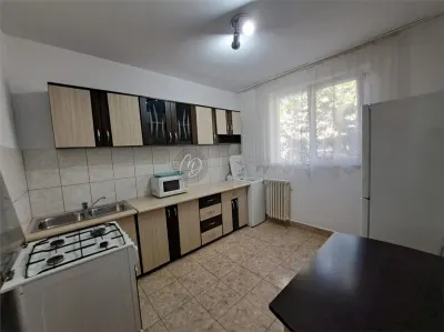 Apartment with 2 bedrooms for rent 24 sqm in Oradea, Rogerius area - foto 3