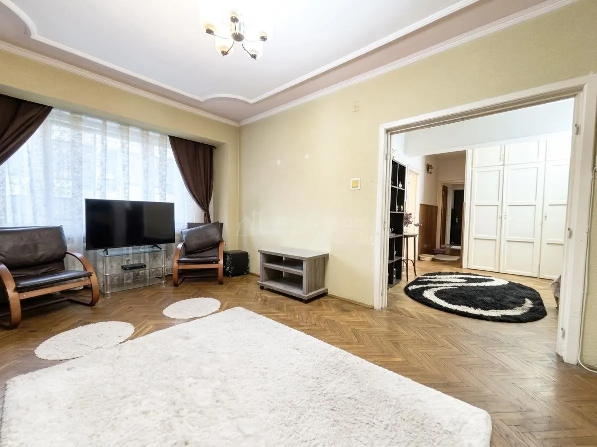 Apartament cu 3 camere pe pietonala Republicii – Ultracentral - balcon cu vedere spre pietonala si 2 boxe la subsol - foto 2