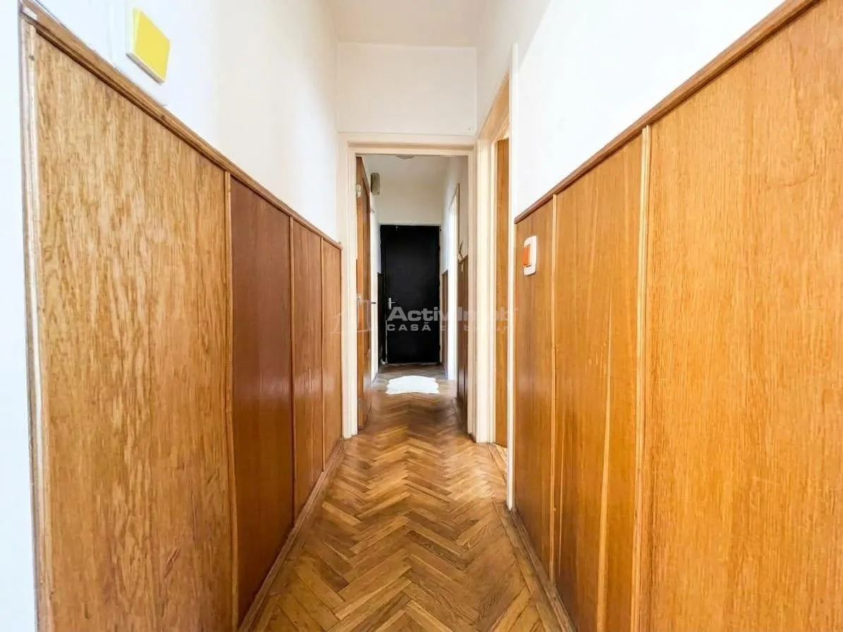 Apartament cu 3 camere pe pietonala Republicii – Ultracentral - balcon cu vedere spre pietonala si 2 boxe la subsol - foto 4