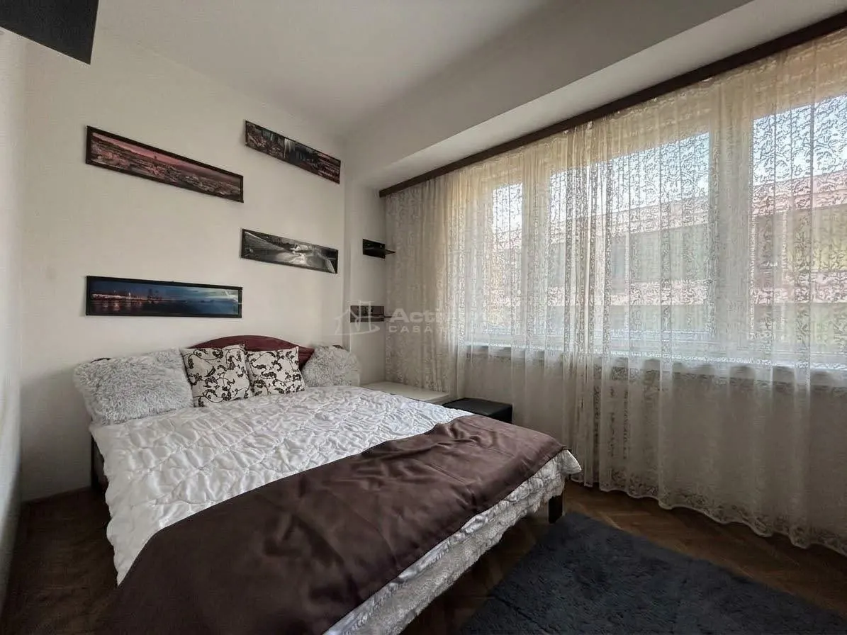 Apartament cu 3 camere pe pietonala Republicii – Ultracentral - balcon cu vedere spre pietonala si 2 boxe la subsol - foto 6