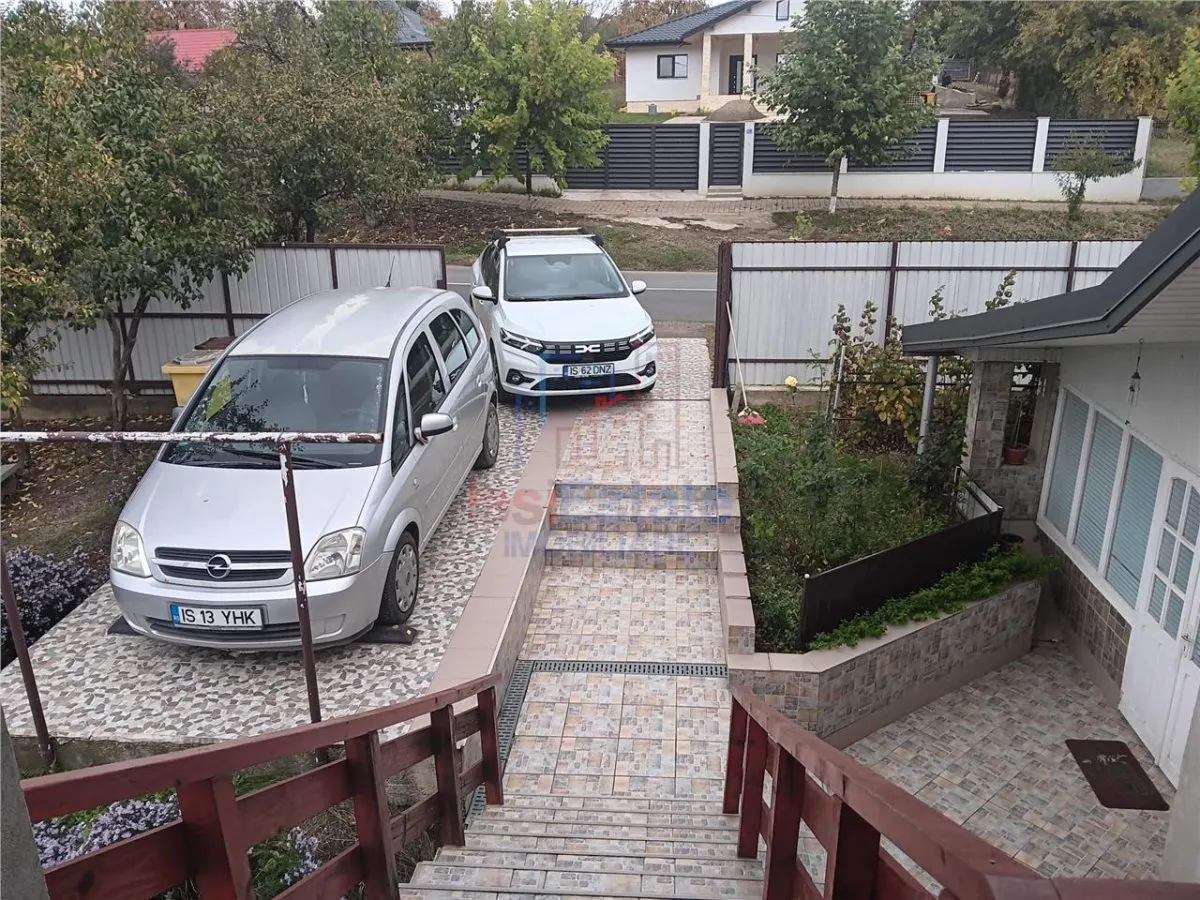 Chicirea Tomesti la sosea Vila P+M SC=140mp Teren 2200mp amenajat vie livada - foto 1