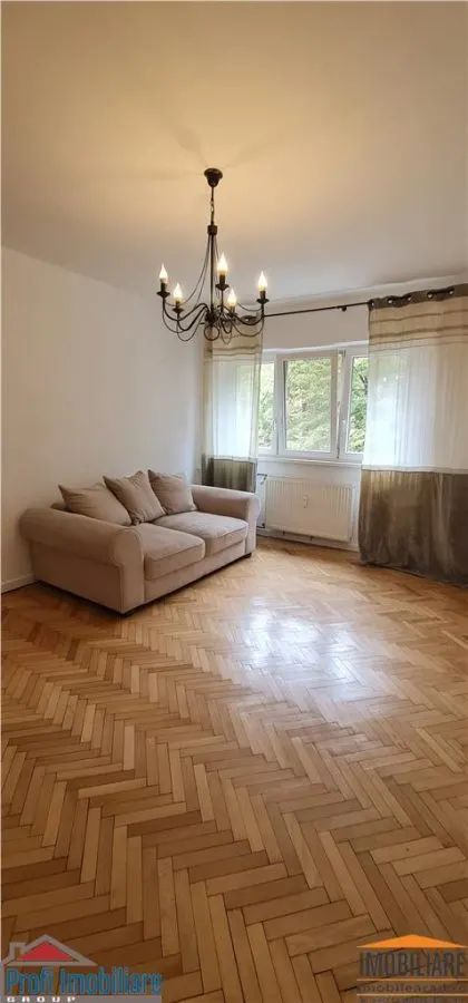 Apartament 2 camere et.1 pe B-dul Revolutiei, zona Banca ING Podgoria - foto 1