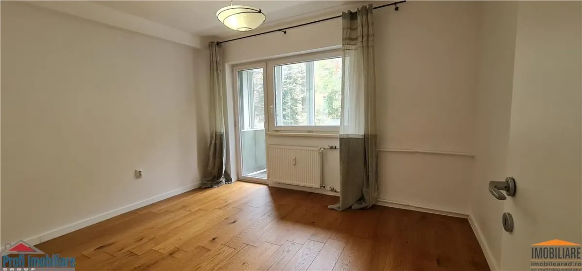 Apartament 2 camere et.1 pe B-dul Revolutiei, zona Banca ING Podgoria - foto 12