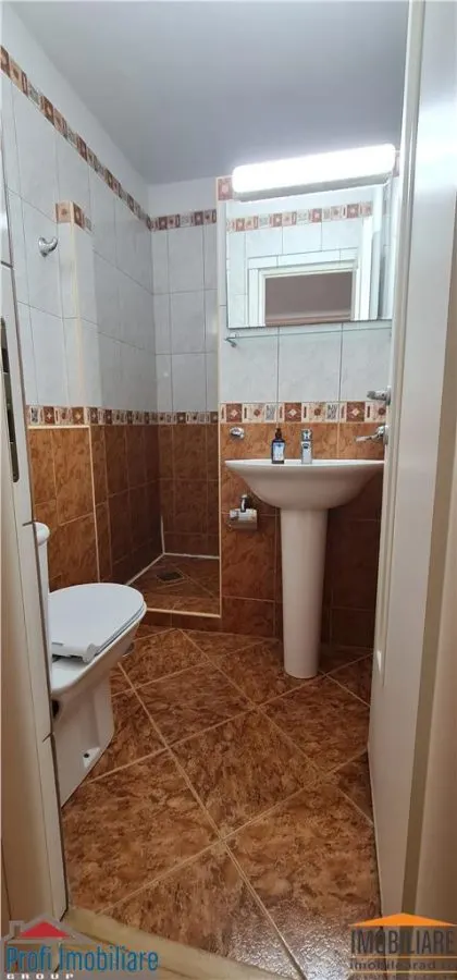 Apartament 2 camere et.1 pe B-dul Revolutiei, zona Banca ING Podgoria - foto 15