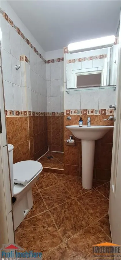Apartament 2 camere et.1 pe B-dul Revolutiei, zona Banca ING Podgoria - foto 16