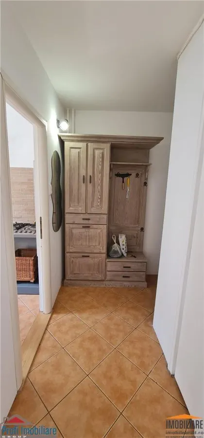Apartament 2 camere et.1 pe B-dul Revolutiei, zona Banca ING Podgoria - foto 3