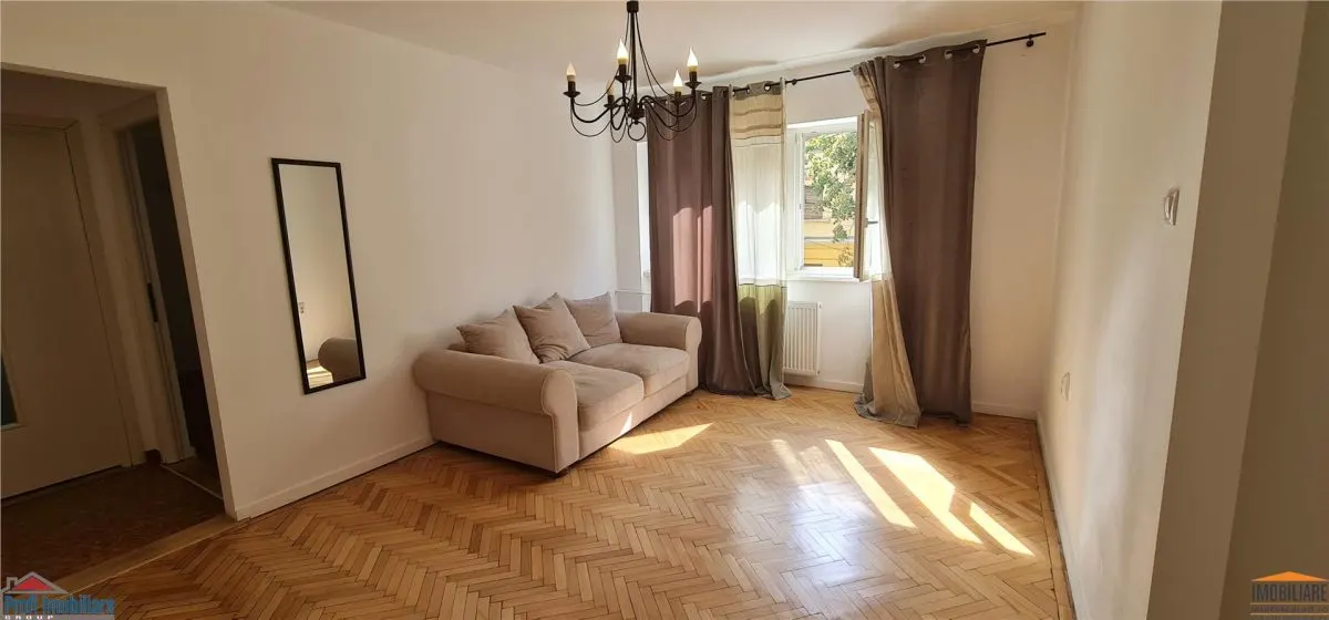 Apartament 2 camere et.1 pe B-dul Revolutiei, zona Banca ING Podgoria - foto 4