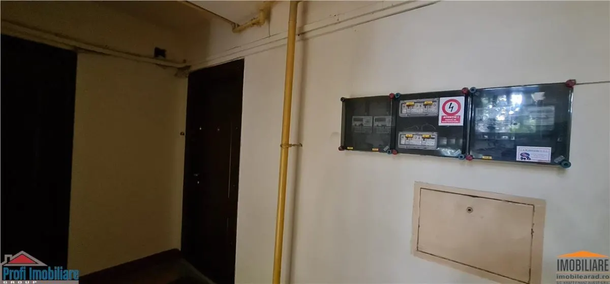Apartament 2 camere et.1 pe B-dul Revolutiei, zona Banca ING Podgoria - foto 9