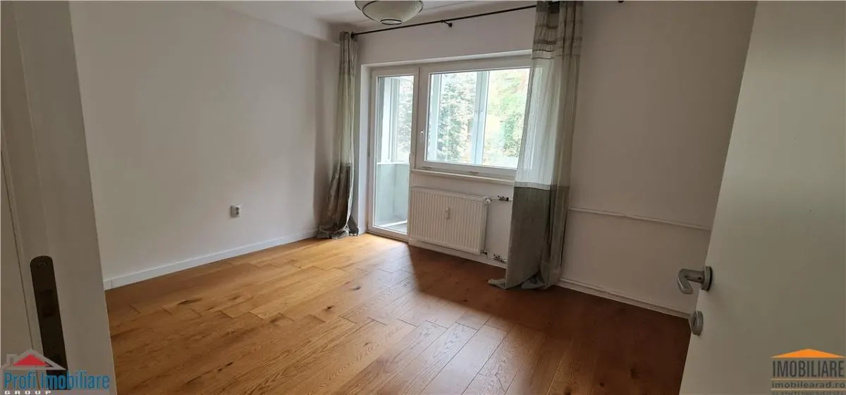 Apartament 2 camere et.1 pe B-dul Revolutiei, zona Banca ING Podgoria - foto 10