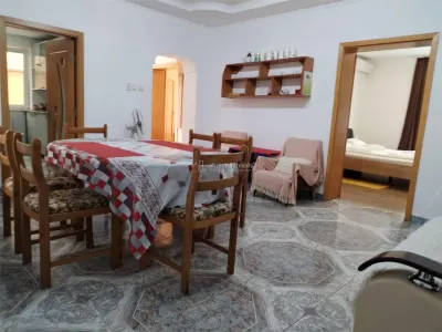 Casa in Hunedoara, central - foto 2