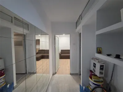 Apartament 2 camere renovat, etaj 1 – Micro 6, Târgoviște - Targoviste
