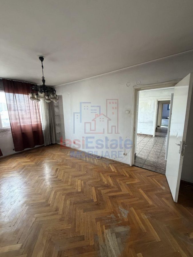 zona Centru - A Panu Apartament decomandat cu 4 camere - Iasi